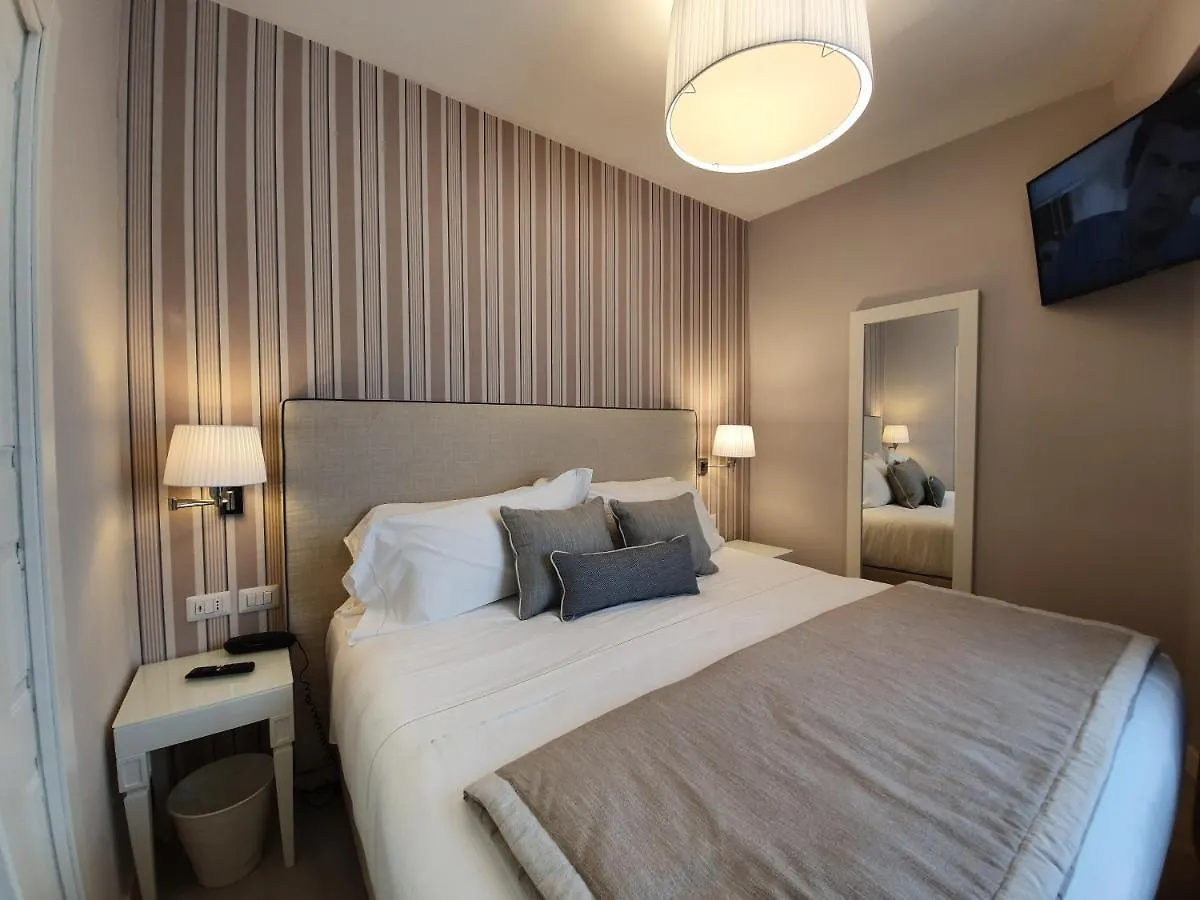 Hotel Plaza Porto Azzurro 4*,
