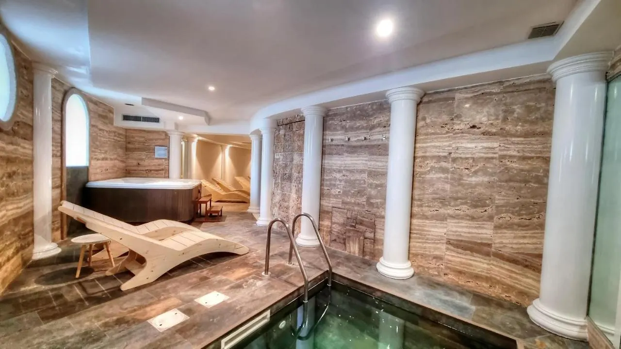 Hotel Plaza Porto Azzurro 4*,