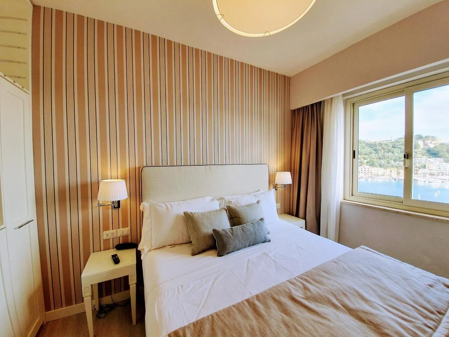 Hotel Plaza 포르투 아주로