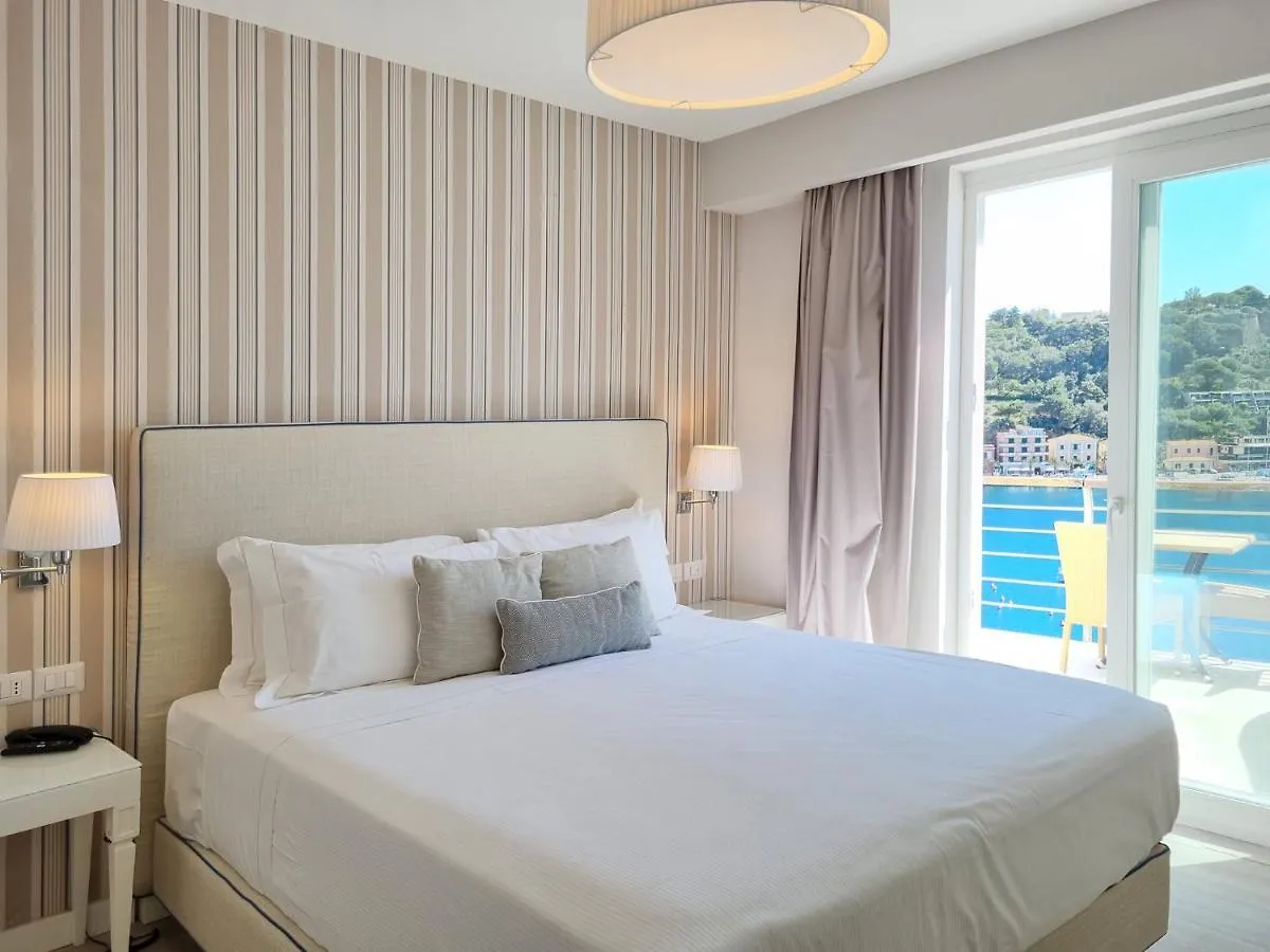 Hotel Plaza Porto Azzurro 4*,  Italia