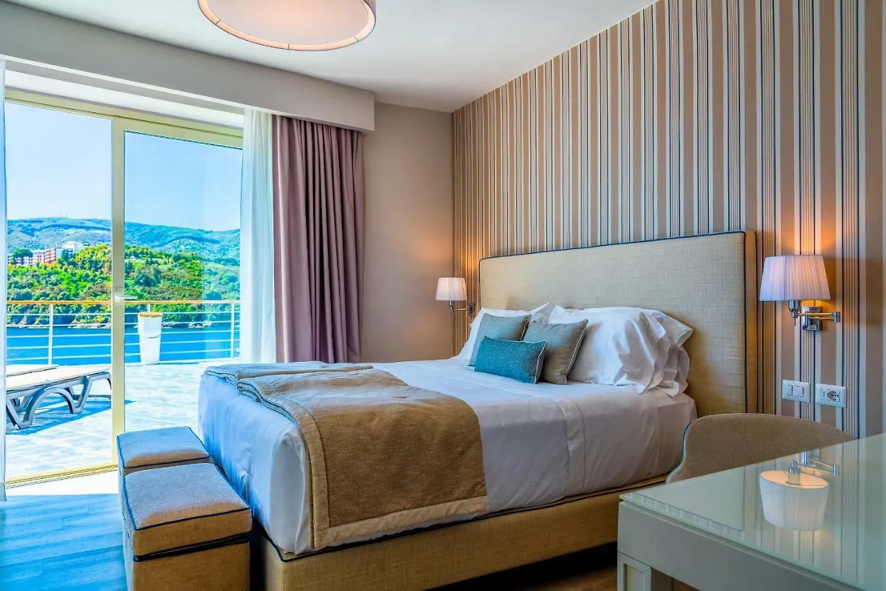 Hotel Plaza Porto Azzurro 4*,
